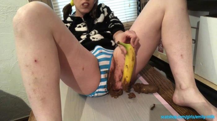 EmilyMilk (FullHD 1080p) Having Fun with a Banana and Poop - Huge Poop Smear and Taste [mp4 / 3.78 GB /  2019]