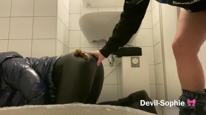 Devil Sophie (UltraHD 4K) Caught with the office toilet door open - come and shit on my latex pants [mp4 / 422 MB /  2022]
