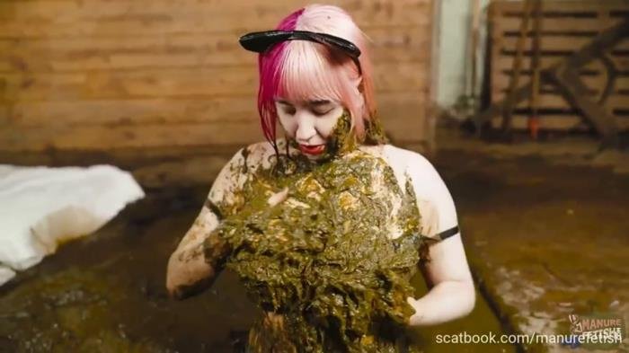 Asian (FullHD 1080p) Catwoman Lyndra first time in the manure channel [mp4 / 2.90 GB /  2023]