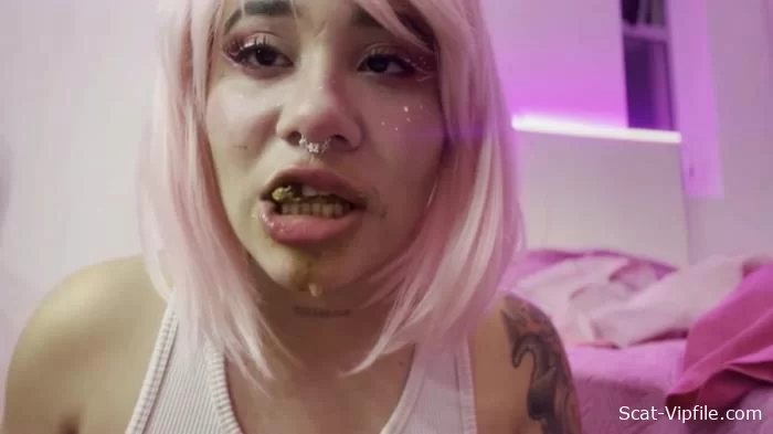 KellyPink18 (FullHD 1080p) Eating and swallowing poop [mp4 / 732 MB /  2024]