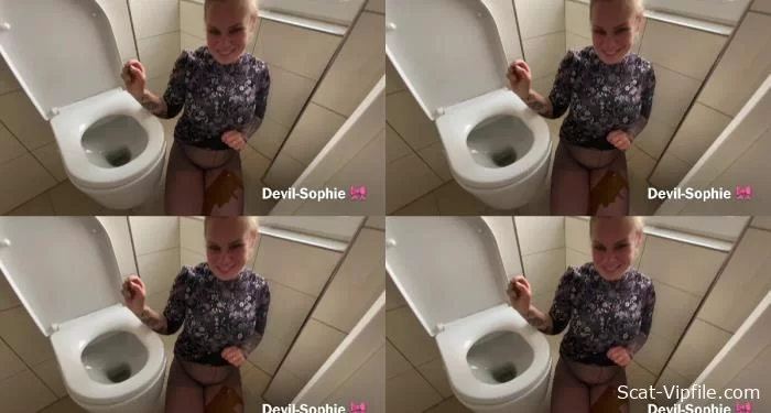 Devil Sophie (SteffiBlond) (UltraHD) Come and shit on my nylon tights - violent diarrhea [AVC / 222.95 MB /  2024]