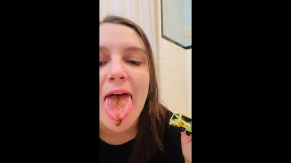 Layla Lee (FullHD 1080p) Toy Cars And Shit EXPLOSION [mp4 / 1.32 GB /  2025]