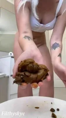 Filthy Skye (SD) Shitting Girl 71 [mp4 / 14.4 MB /  2025]