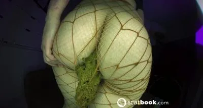 SweetBettyParlour (FullHD 1080p) Scat Ogre Smelly Workout [AVC / 125.63 MB /  2025]