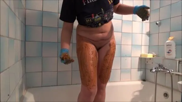 Mistress Roberta (SD) Shitty Thighs Breakfast [mp4 / 393 MB /  2025]
