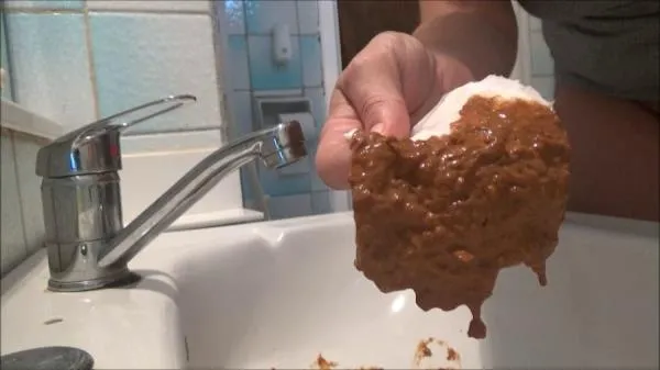 Mistress Roberta (SD) Huge Diarrhea In Sink [mp4 / 228 MB /  2025]