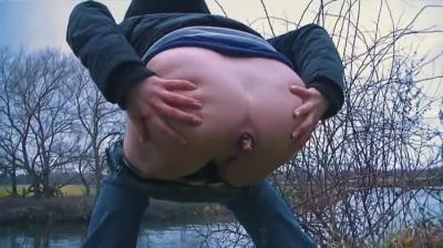 Mia Skye aka MiaRoxxx (HD 720p) Cold Autumn Day Outdoor Shit [mp4 / 34.0 MB /  2025]
