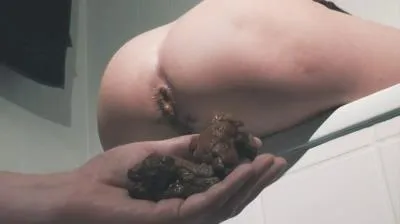 Mia Skye aka MiaRoxxx (HD 720p) A Shit In a Customers Hand [mp4 / 6.85 MB /  2025]