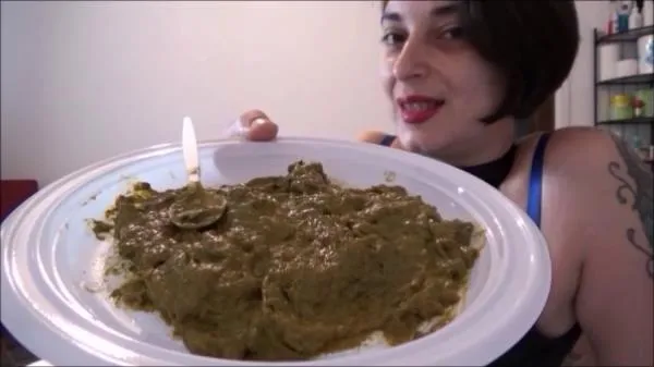 Mistress Roberta (SD) Morning Feeding [mp4 / 190 MB /  2025]