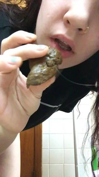 Scatqueen420 (SD) Favorite Snack [mov / 59.1 MB /  2025]