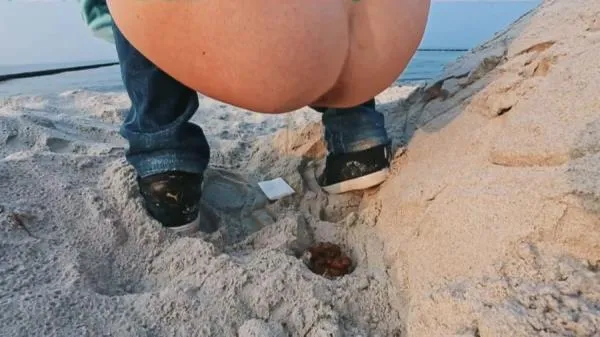 Mia Skye aka MiaRoxxx (HD 720p) Beach Shitting [mp4 / 16.9 MB /  2025]
