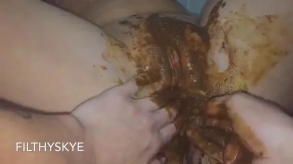 Filthy Skye (SD) Shitting Girl 36 [mp4 / 22.6 MB /  2025]