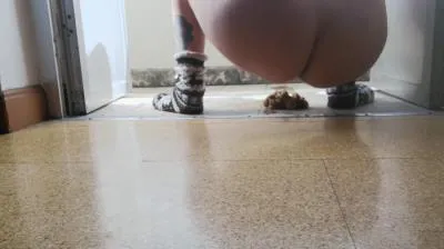 Badkithy (FullHD 1080p) Poop On The Balcony Exposed To Stares! [mp4 / 228 MB /  2026]