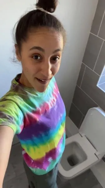 Silence In The Toilet [mp4 / 74.5 MB /  2026] Solo, Defecation (FullHD 1080p)