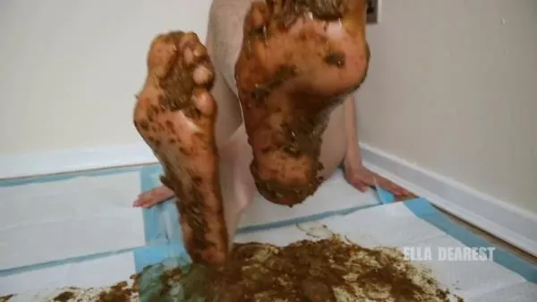 Barefoot Poop Trampling [mp4 / 42.3 MB /  2026] Solo, Defecation (HD 720p)