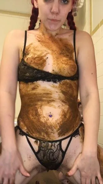 Thanksgiving Dinner Shit [mov / 301 MB /  2026] Toilet, Smearing (SD)