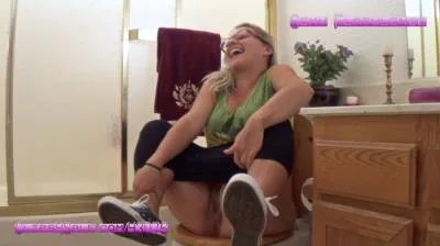 Toilet Squirts [mp4 / 152 MB /  2026] Milf, Solo (FullHD 1080p)