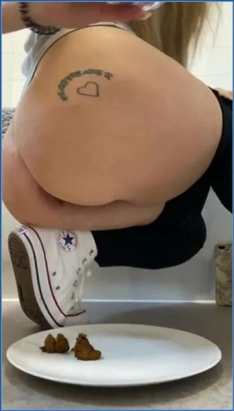 Scat Princess (SiteRip) A light snack for my fans [mp4 / 91.43 MB /  2026]