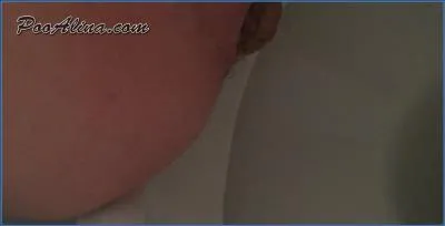 PooAlina records a messy selfie on the toilet with piss drinking