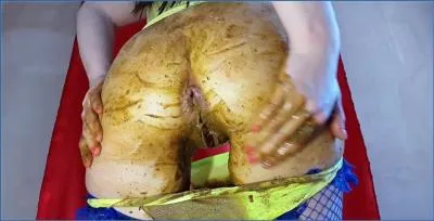 Anna Coprofield in Dirty Yellow Panties Farting and Scat blowout