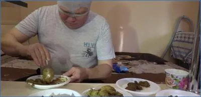 MilanaSmelly in a New Year's Scat Feeding with Vomit and Smearing