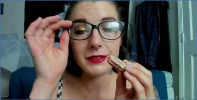 Missellie in The Tampon Whore: Dirty Piss Drinking and Scat spectacle