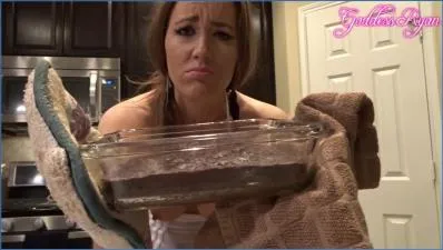 Goddess Ryan Pissing and Massive Brownie Bake Shit with Feet Play