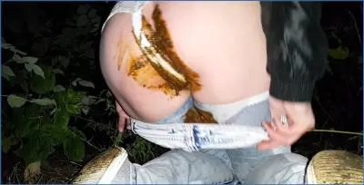 Anna Coprofield's Hardcore Shitting and Peeing in Jeans at Night
