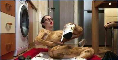 Ella Gilbert's Extreme Heels Smearing and Peeing show- Scat Porn