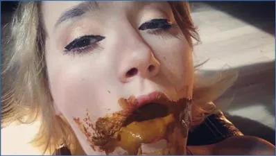 Elecebra Defecates and Dominates in Wild Scat and Diarrhea Fetish
