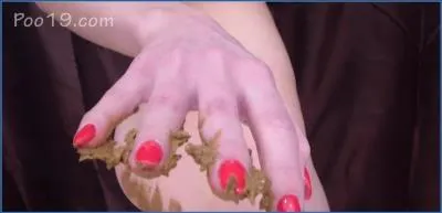 MilanaSmelly Facesitting and Pissing: A Russian Copro Feast