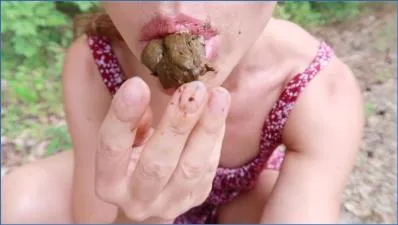 Sabrina Dacos Toys with Pee and Food in Wild German Scat Ride