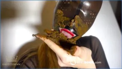 Godess Kink aka TeenScatGodess in Filthy Face Smearing Anal Poop