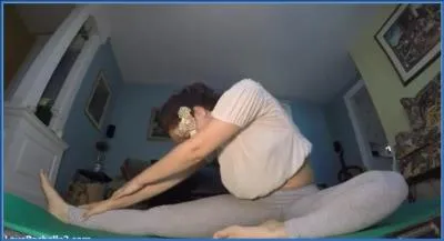 Love Rachelle Rips Hardcore Yoga Farts in Copro Video