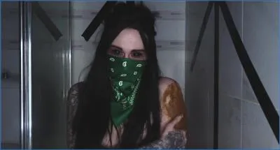 SweetBettyParlour Explores Extreme Scat Fetishes with Peeing and Smearing